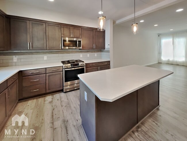 Building Photo - 18817 Beardslee Blvd Rental