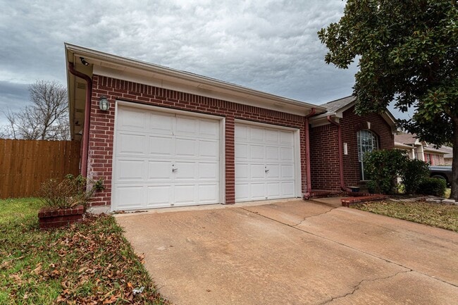 Photo - 1235 Blackthorn Dr
