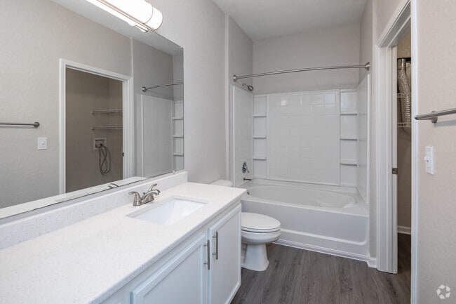 1BR, 1BA - 741SF - Bathroom