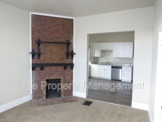715 W 10th St Unit 1