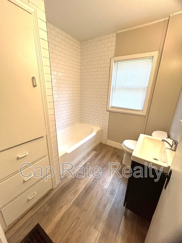 Photo - 1366 Duxberry Ave