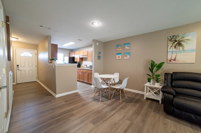 Photo - 6300 Pinetree Ave