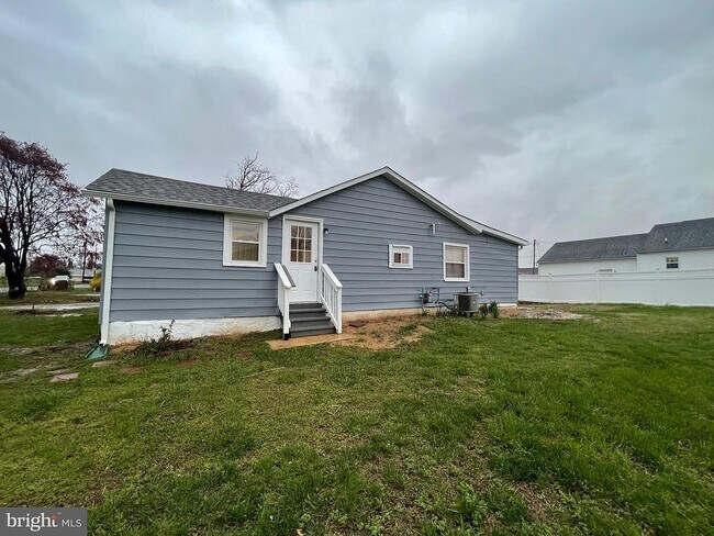 Photo - 14 Drexel Dr House