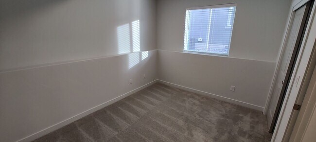 Photo - GET A MONTH OF RENT FOR FREE!!!