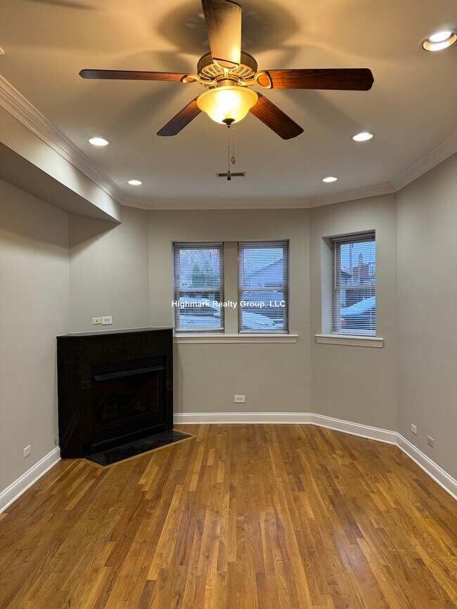 Photo - 6935 N Oakley Ave Unit GC