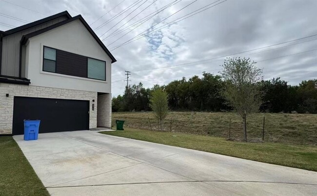 Building Photo - 590 Old Ml Rd Unit 210