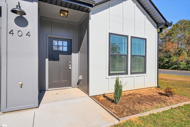 Photo - 406 Fairfield St