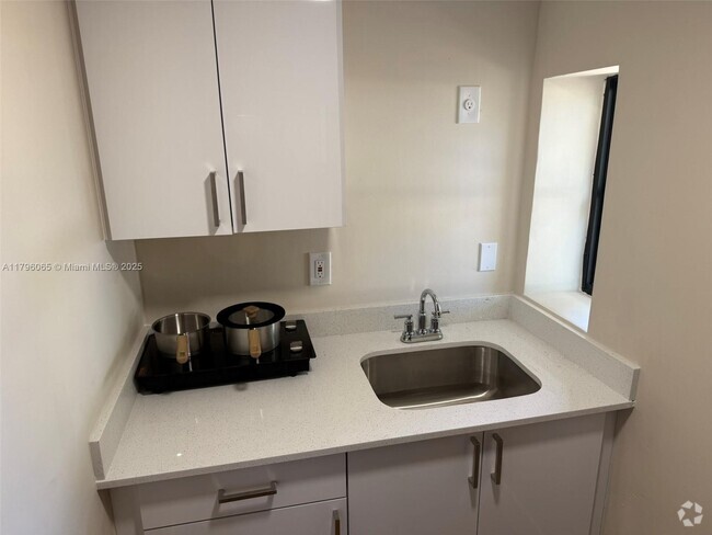 Building Photo - 750 S 61st Terrace Unit b Rental