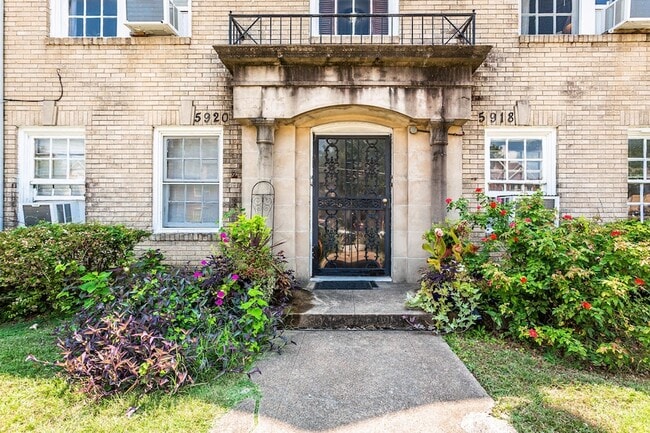 Photo - 5918 La Vista Dr Unit 3