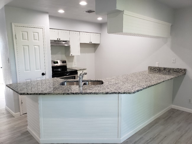 Photo - 7576 Windsor Oaks Unit 7582