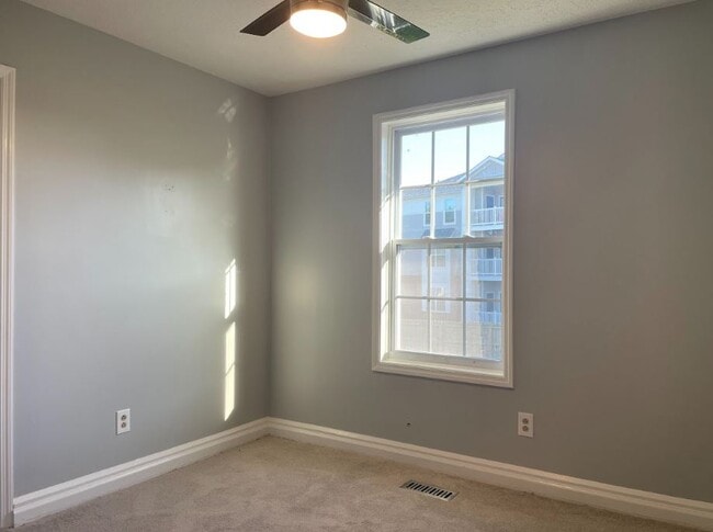 Photo - 1686 Classic View Dr Unit B