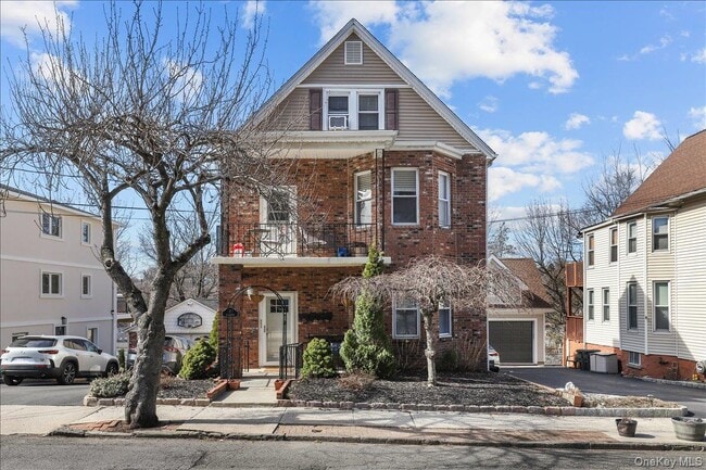 Building Photo - 7 Oak Ave