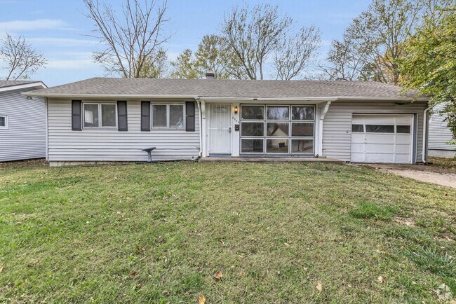 Building Photo - Updated 3+ Bedroom Ranch Rental