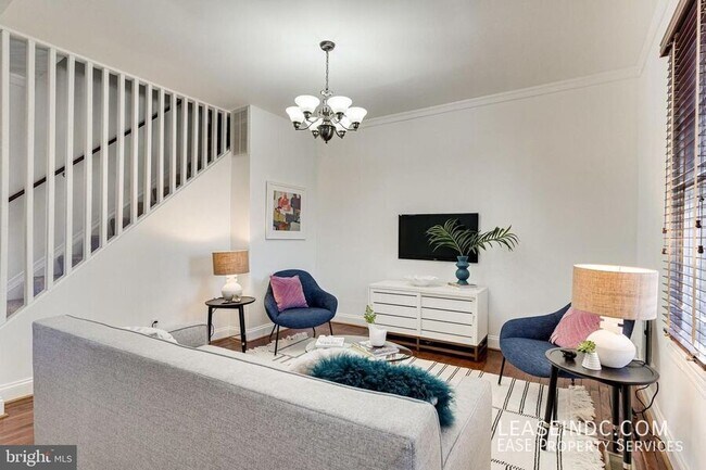 Photo - 709 16th St NE