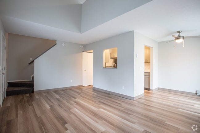 1 Bedroom, 1 Bath Loft 700 sq. ft.