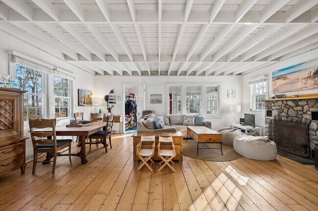 Photo - 6 PRIVATE Row