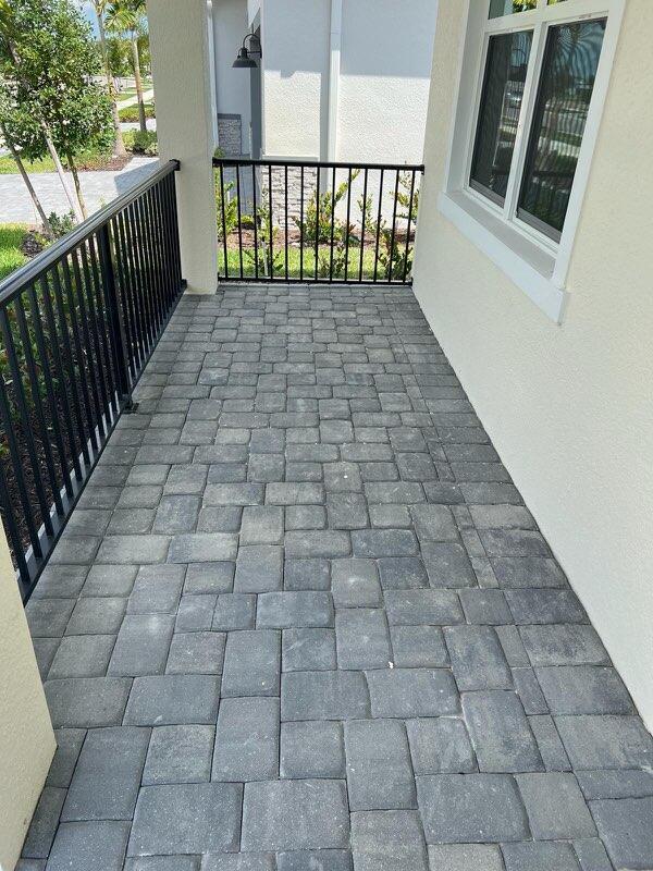 Photo - 6784 Cloverdale Ave