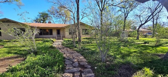 Building Photo - 737 Oakdale Dr