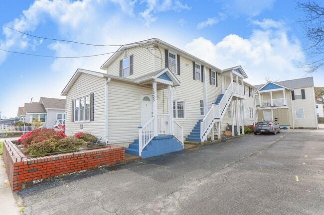 Building Photo - 1033 E Ocean View Ave Unit 3