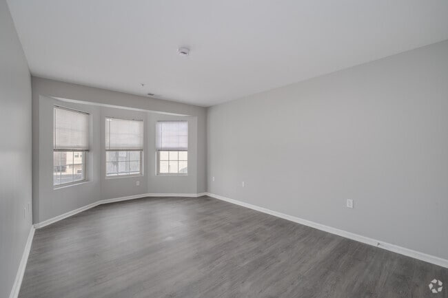 2BR, 1.5BA - 1,000SF - Primary Bedroom
