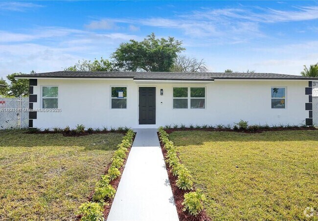 Building Photo - 439 SW 17th Terrace Rental