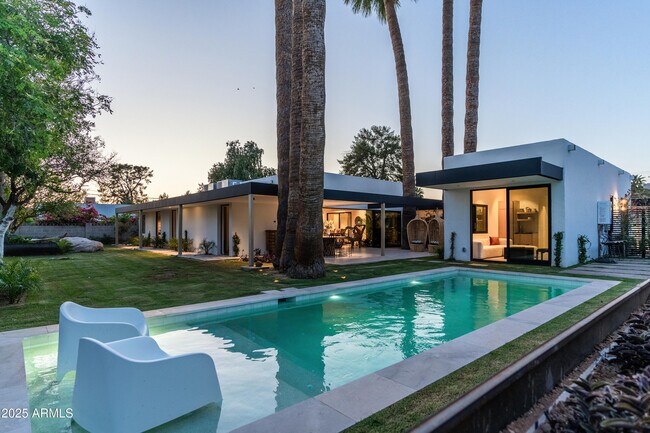 Building Photo - 5311 E Mitchell Dr