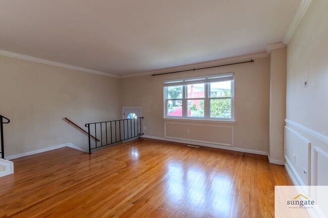 Photo - 945 Stormont Cir