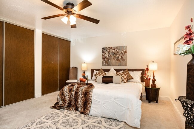 Photo - A Spacious 2 bedroom, 2 bathroom Townhouse - Upscale That’s Right On Trend