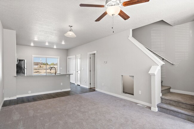 Building Photo - Cute SW Boise Townhome