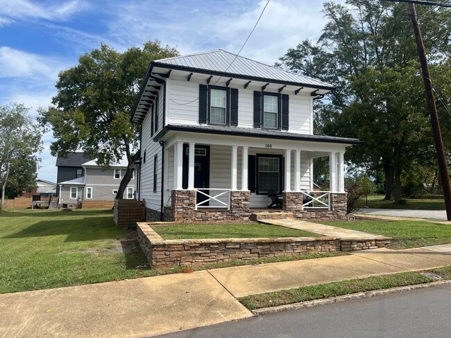 Building Photo - Gorgeous Brand New 3/2 Move In Ready Now!