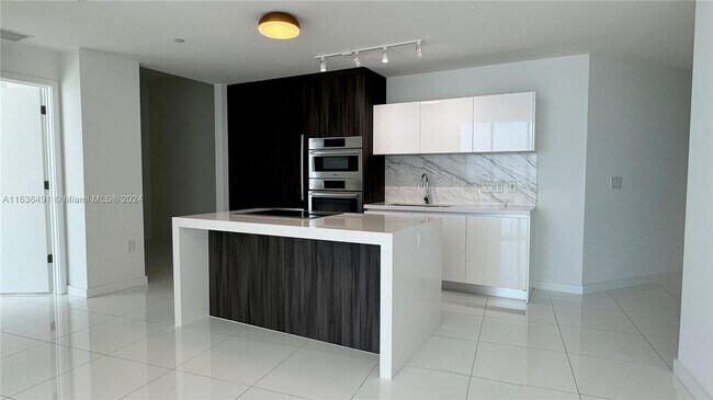 Photo - 851 NE 1st Ave Unit 33