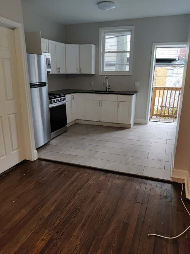 Photo - 250 N Salford St