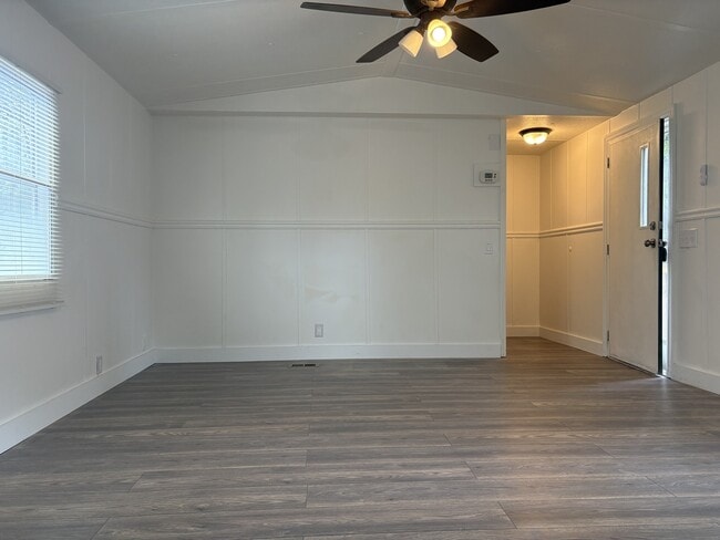 Photo - 905 Salters St