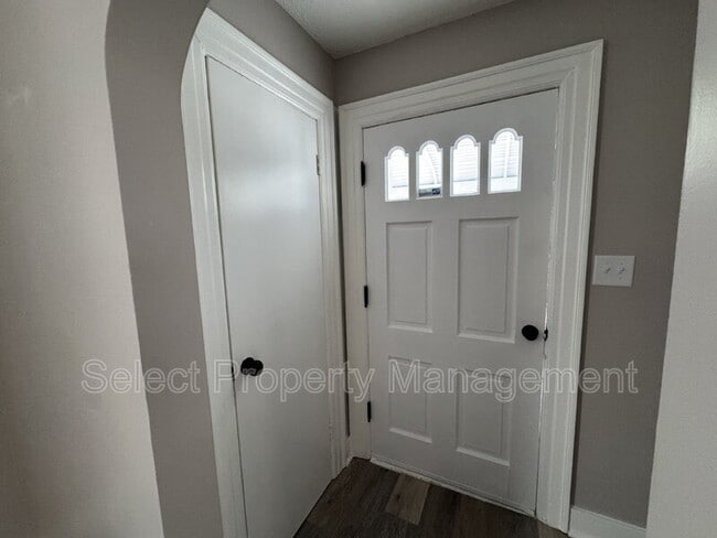 Photo - 3930 Webster St