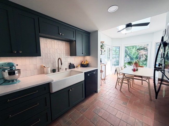 Recently renovated kitchen - 324 Maple Ave