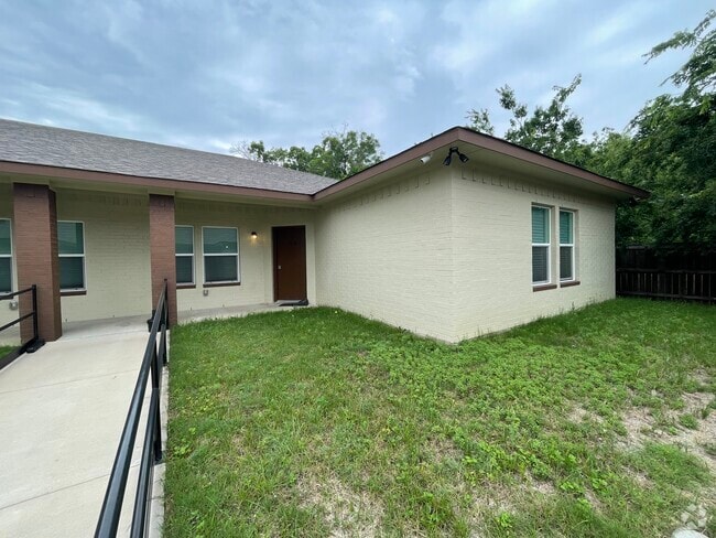 Building Photo - 1500 N Ruddell St Rental