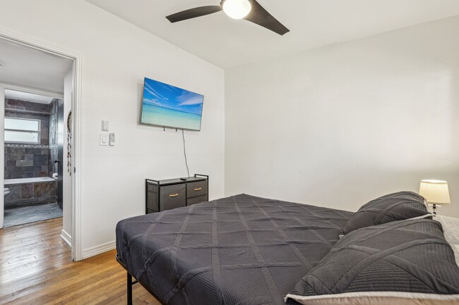 Building Photo - 318 E Jersey St