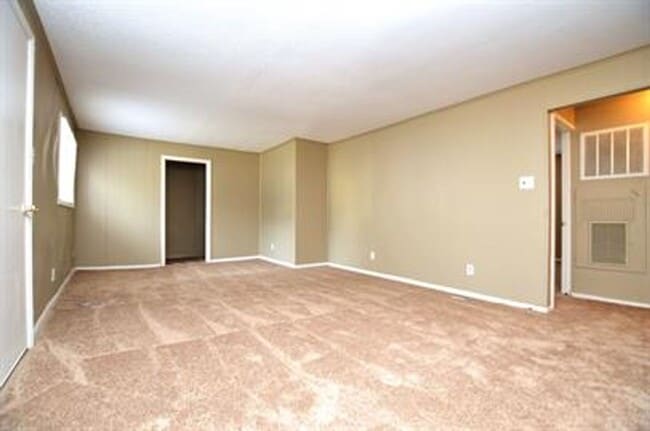 Photo - 1716 Charlton St