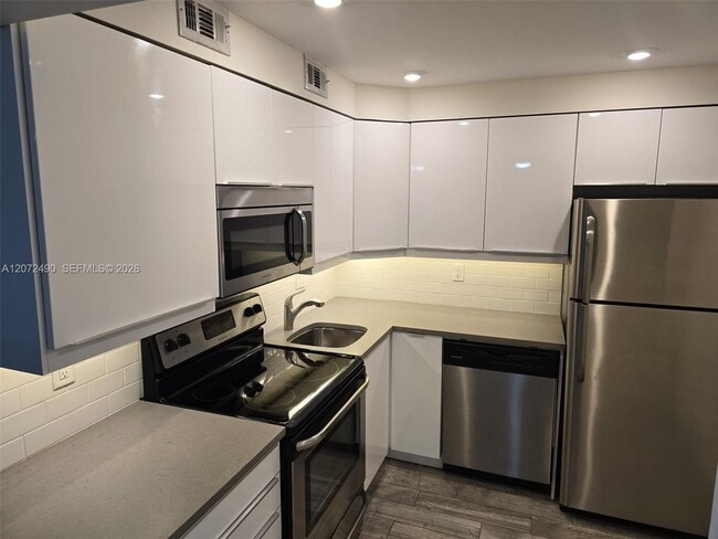 Photo - 470 NW 20th St Unit 201