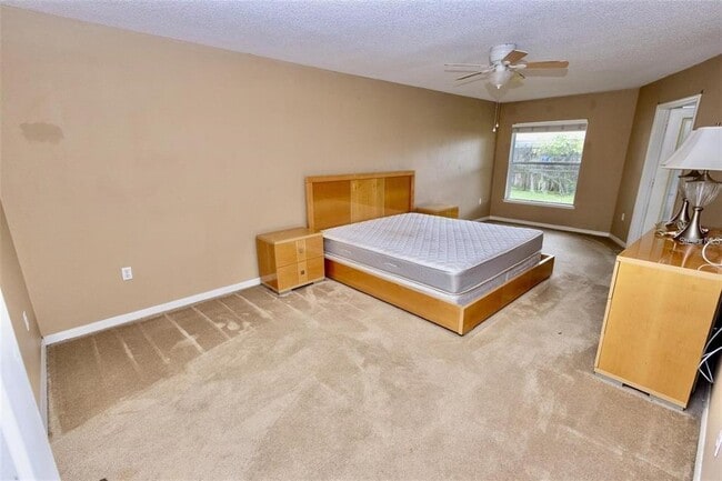Photo - 818 Carrousel Ln