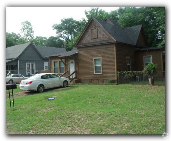 Building Photo - 1000 E Crockett St Unit 1000 E. Crockett Rental