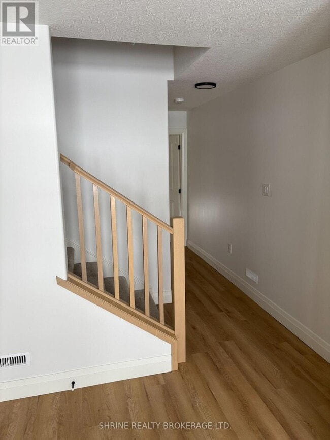 Photo - 235 Kennington Way