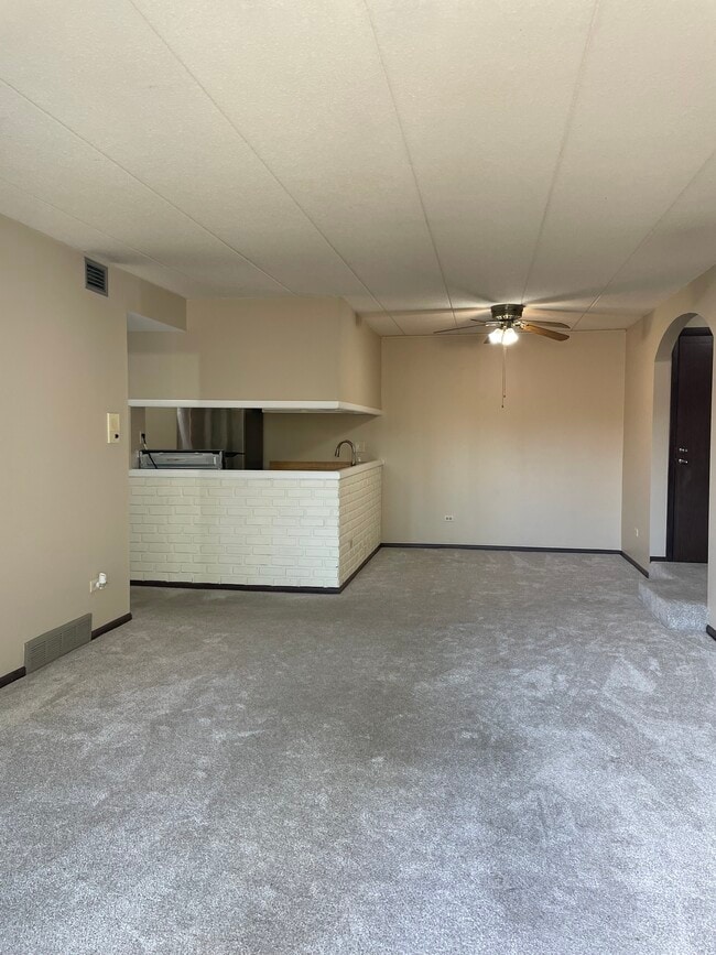 Dining room - 13628 Royal Ct Unit #806