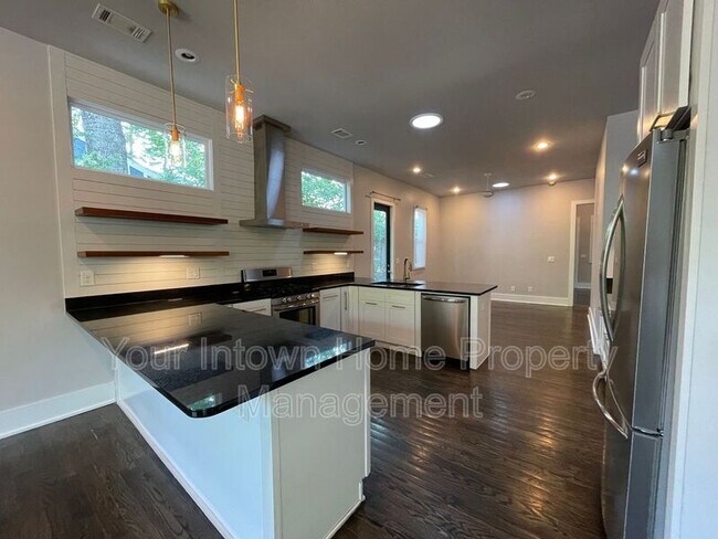 Photo - 26 Walthall St NE