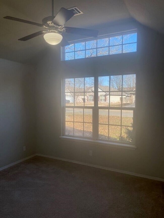 Photo - 3-Bed, 2-Bath Large Home in Claremore