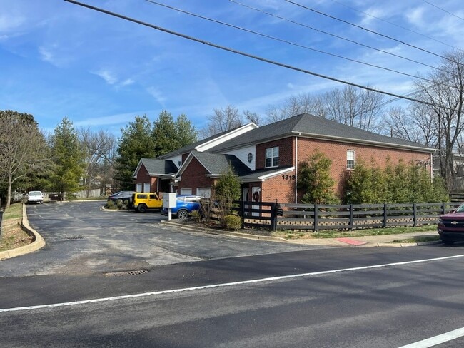 Photo - 2 Bed 2 Full Bath Condo w/ Garage For Rent Unidad # 6