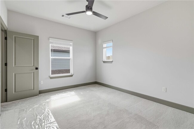 Building Photo - 980 Trestle Ln