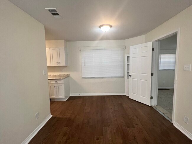 Photo - 3422 Miami Dr