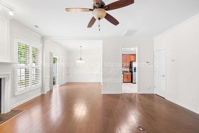 Photo - 15426 Canmore Street