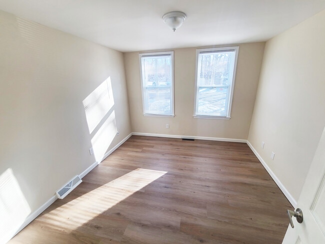 Dormitorio 1 - 137 Long Hill Ave